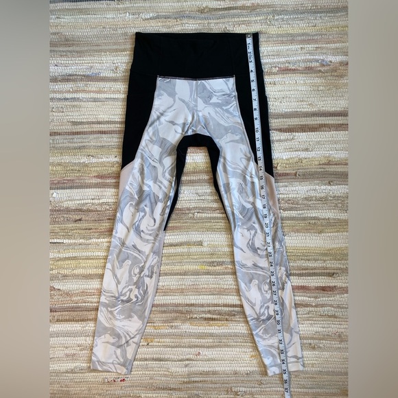 Athleta Powervita Marble Salutation leggings Size S - Picture 5 of 9